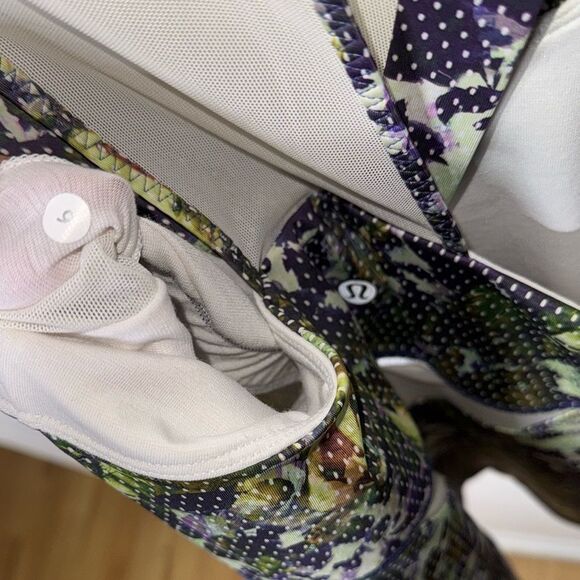 Lululemon Running in The City Mesh Tank Top Size 6 - Picture 8 of 8